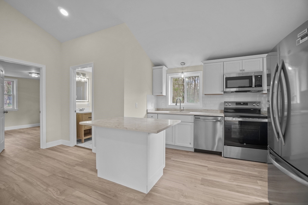 4 Wildwood Rd