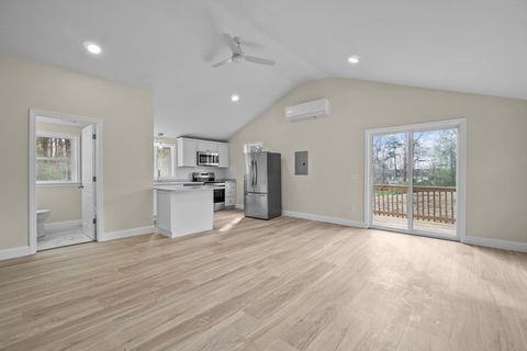 4 Wildwood Rd Lakeville MA 02347
