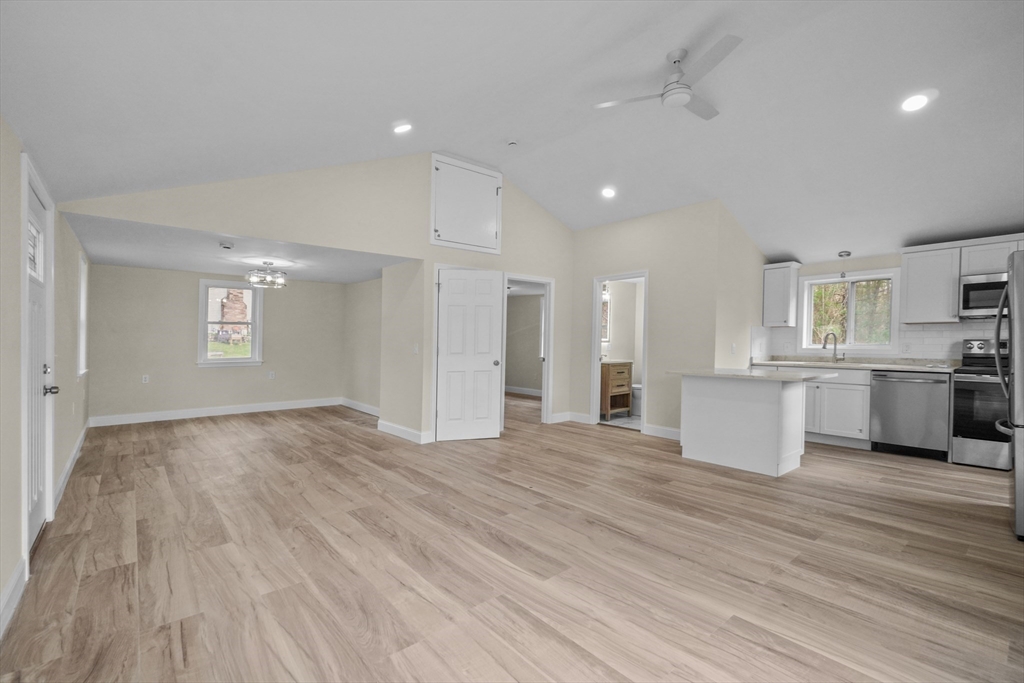 4 Wildwood Rd