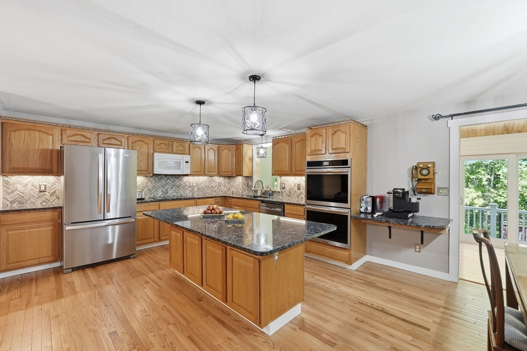 7 Hartwell Rd