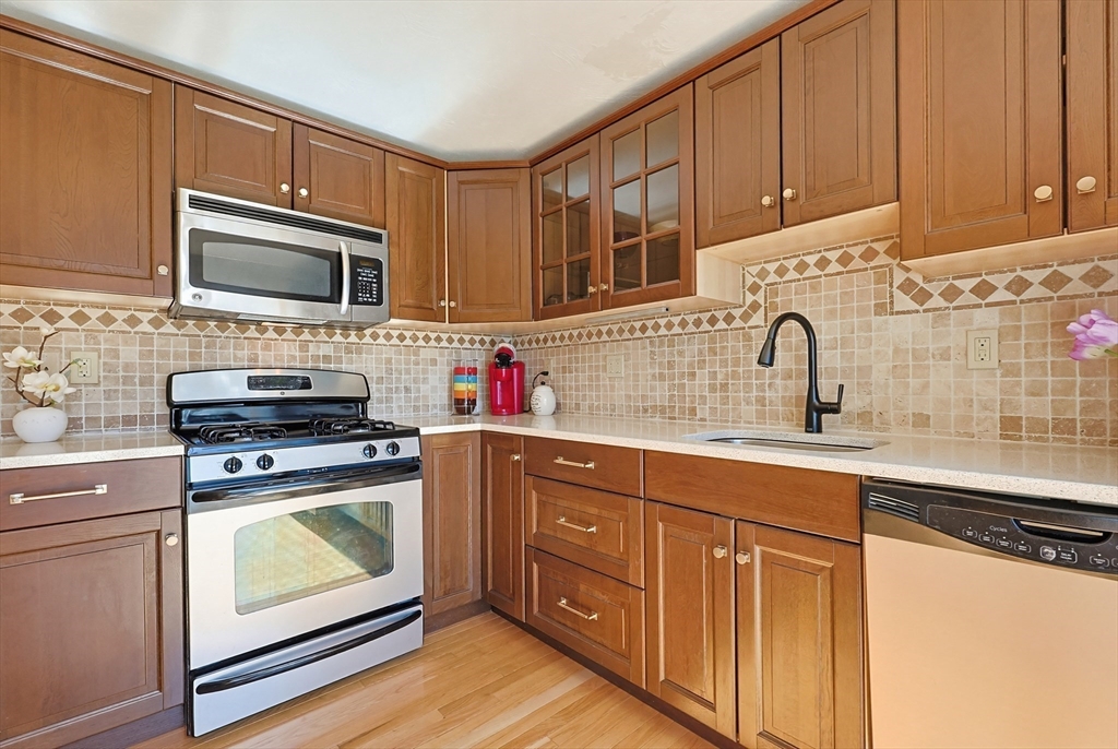 11 Pinecrest Village #11, Hopkinton, MA Photo #3
