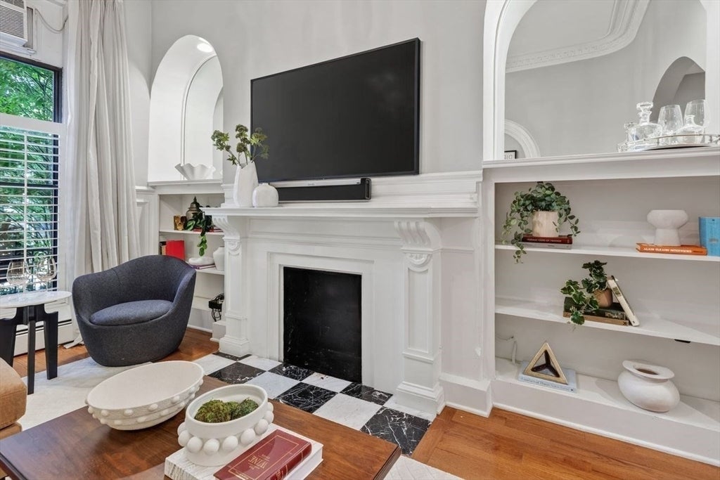 103 Beacon St 1