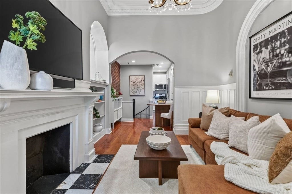 103 Beacon St 1