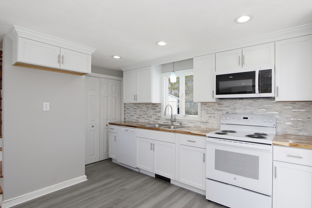 9 Blueberry RD, Bourne, MA, 9 Blueberry RD, Bourne, MA Photo #2