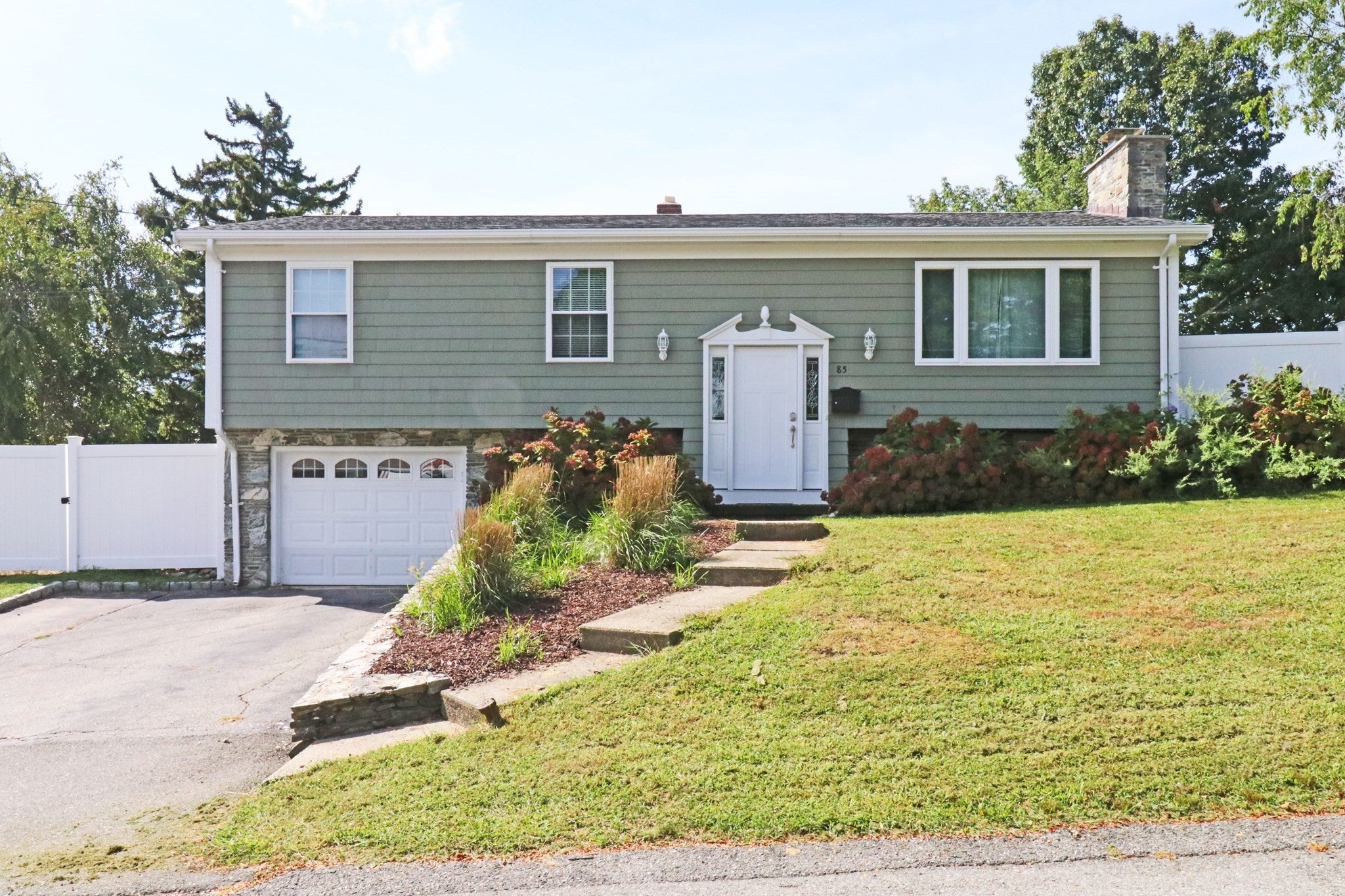Photo of 85 Forsyth Ave, Somerset, MA