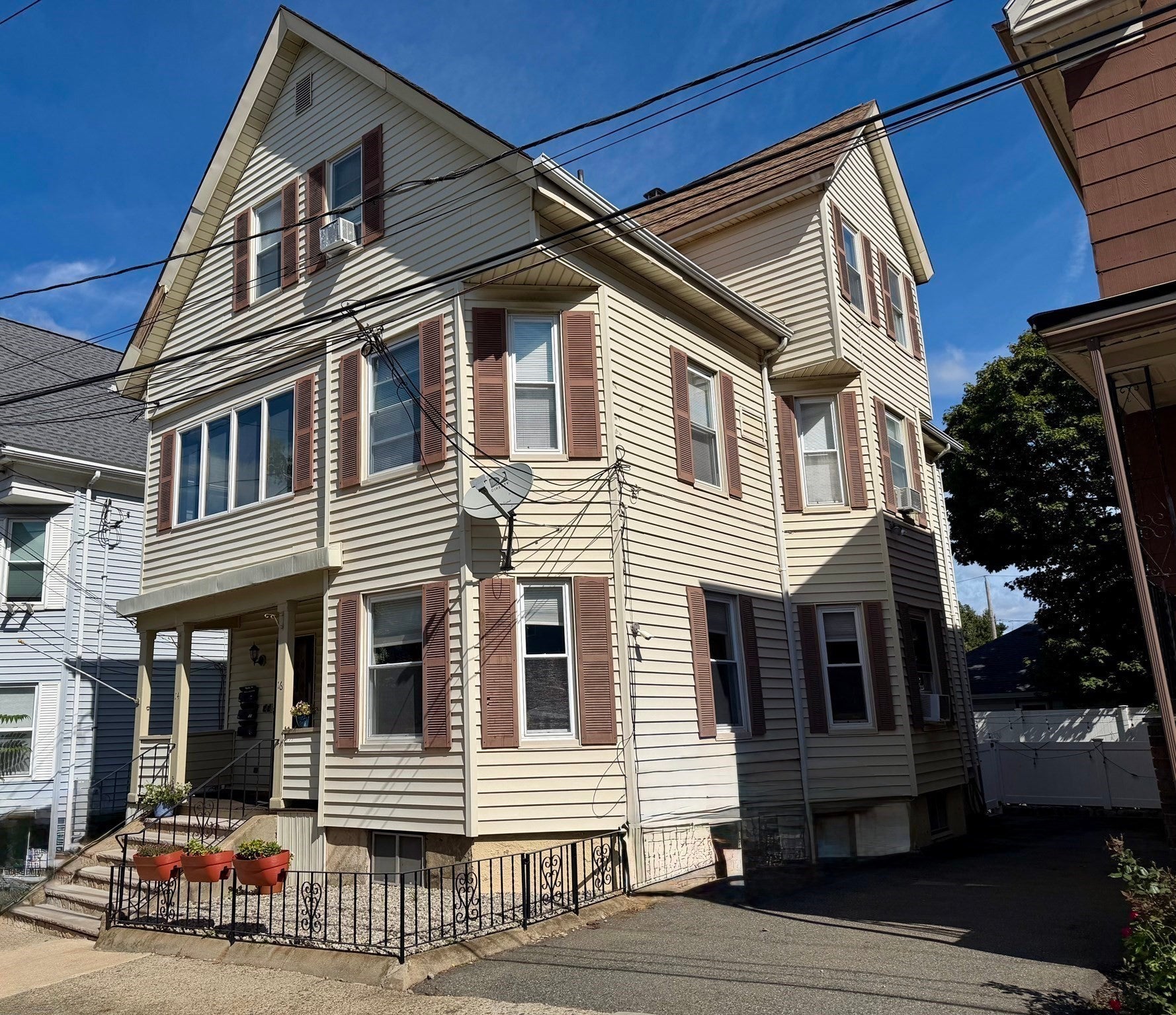 Photo of 14-16 Sumner Ave, Medford, MA