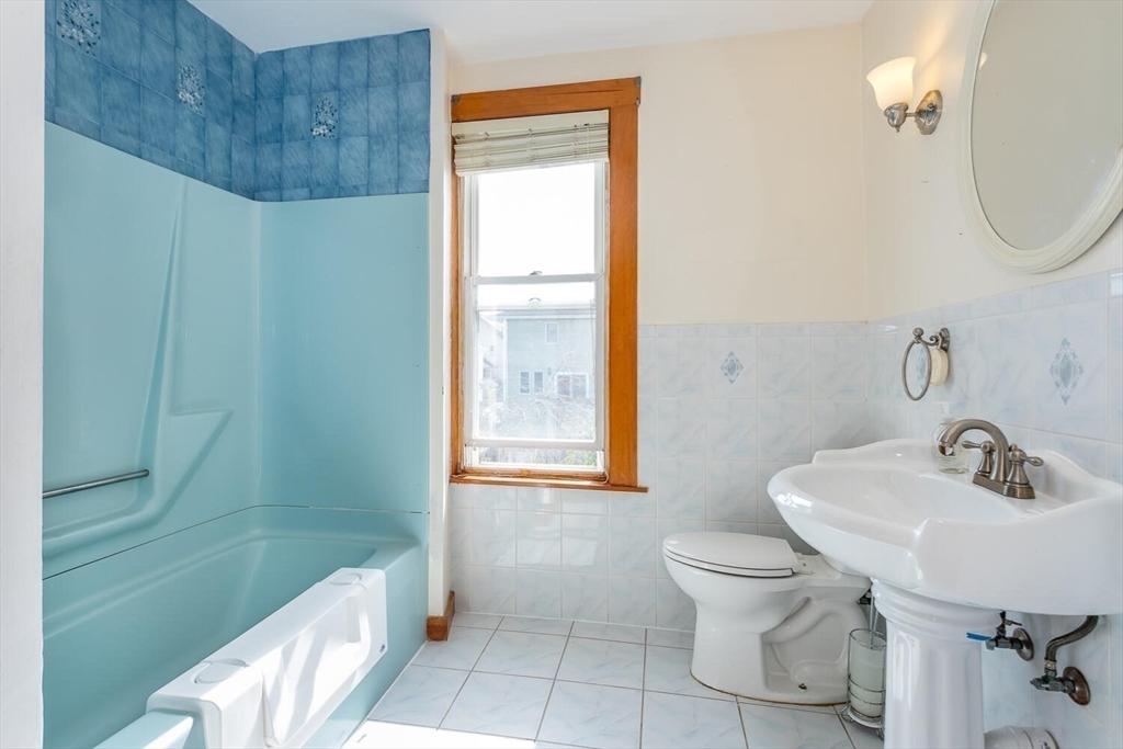 Norwood, Massachusetts 02062, United States, 6 Bedrooms Bedrooms, ,4 BathroomsBathrooms,Residential,Active,219915