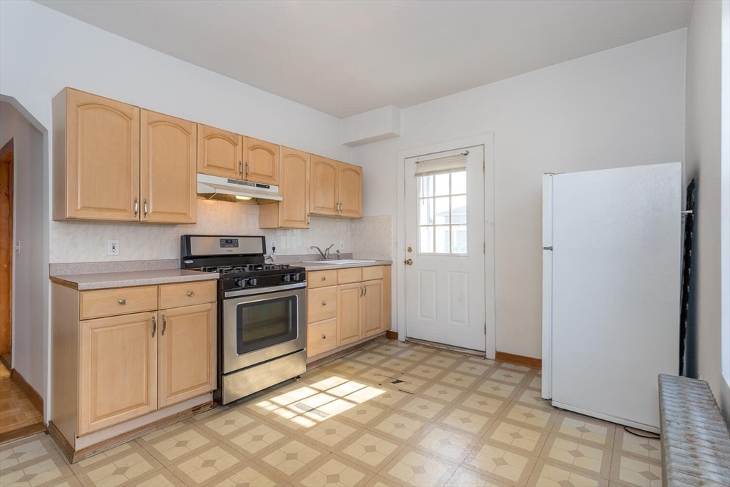 Norwood, Massachusetts 02062, United States, 6 Bedrooms Bedrooms, ,4 BathroomsBathrooms,Residential,Active,219915