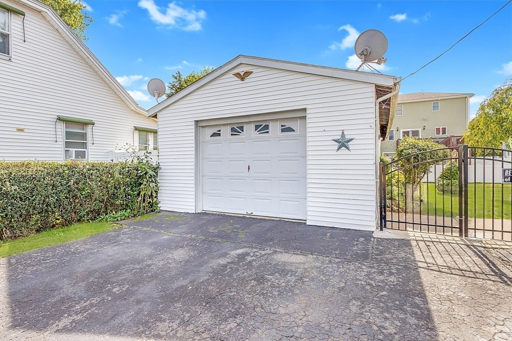 Norwood, Massachusetts 02062, United States, 6 Bedrooms Bedrooms, ,4 BathroomsBathrooms,Residential,Active,219915