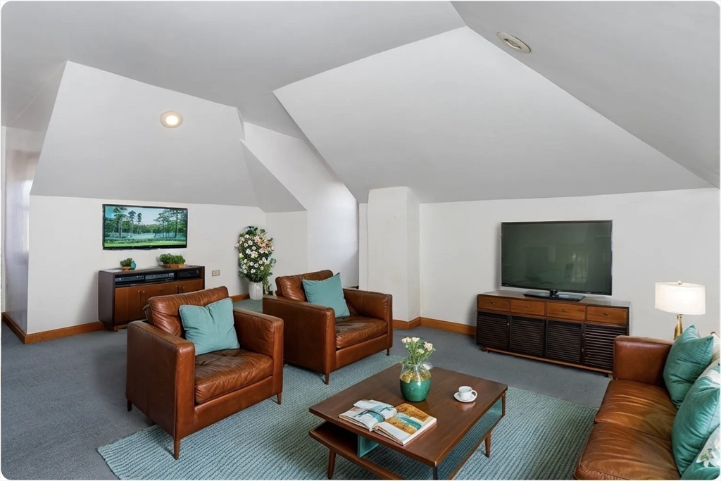 Norwood, Massachusetts 02062, United States, 6 Bedrooms Bedrooms, ,4 BathroomsBathrooms,Residential,Active,219915