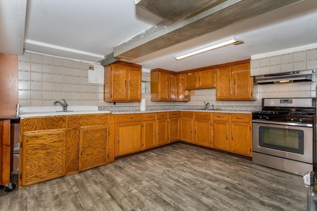 Norwood, Massachusetts 02062, United States, 6 Bedrooms Bedrooms, ,4 BathroomsBathrooms,Residential,Active,219915