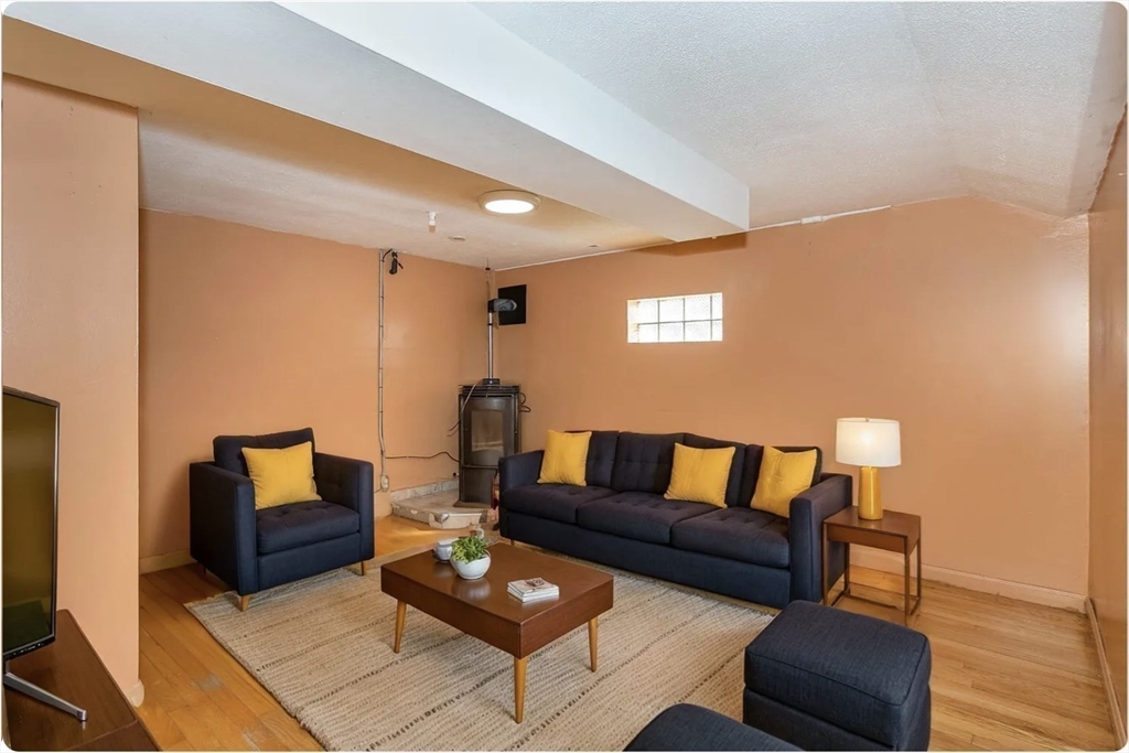 Norwood, Massachusetts 02062, United States, 6 Bedrooms Bedrooms, ,4 BathroomsBathrooms,Residential,Active,219915