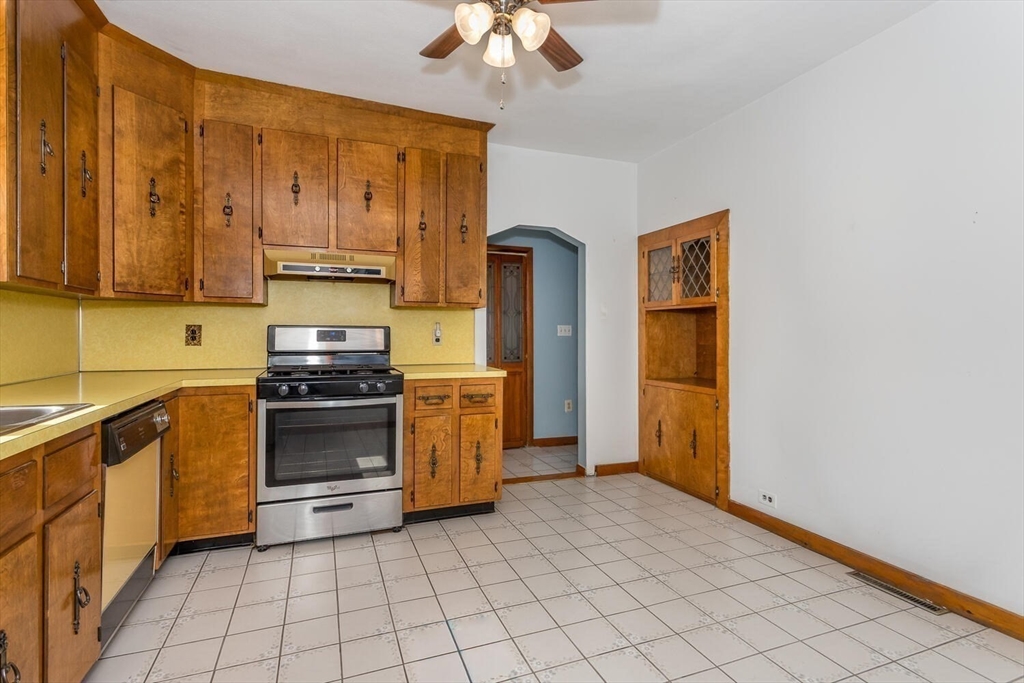 Norwood, Massachusetts 02062, United States, 6 Bedrooms Bedrooms, ,4 BathroomsBathrooms,Residential,Active,219915