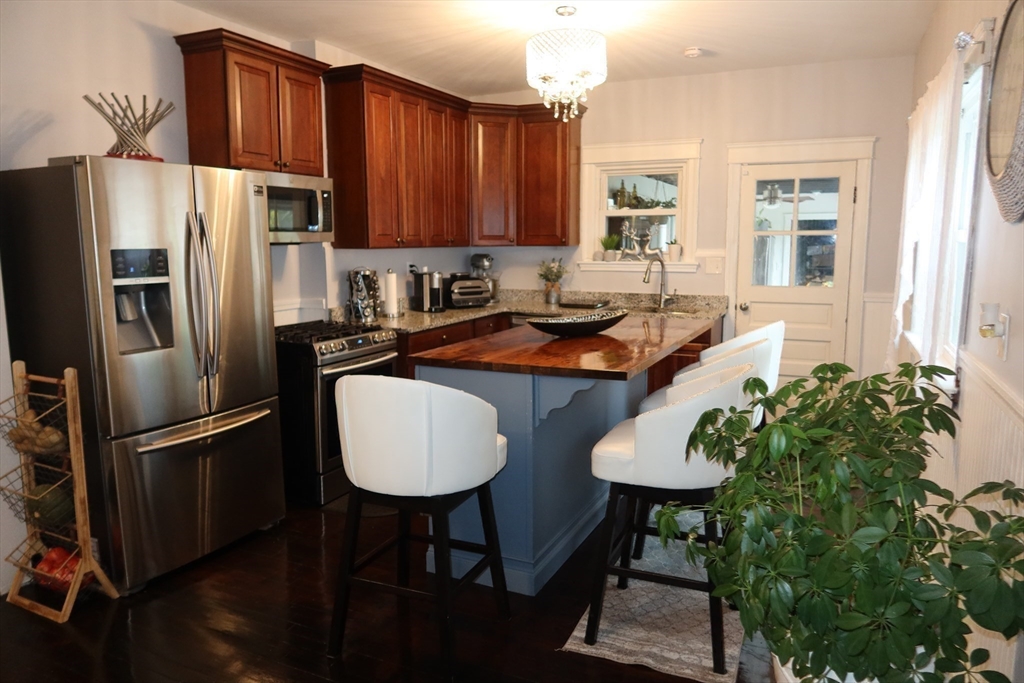 17 Lockwood Ave