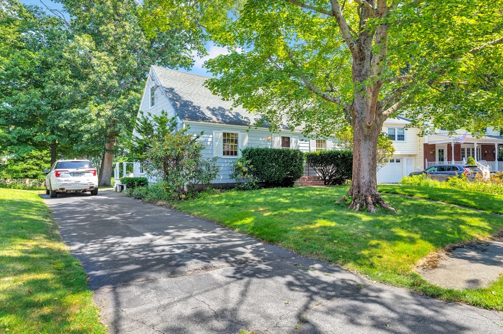9 Middle St