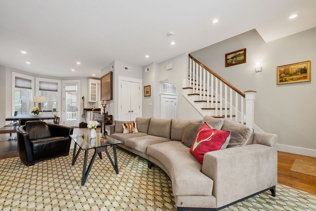 4 Brattle Cir. 4