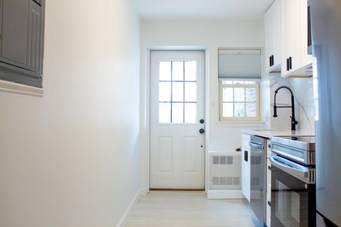 Photo of 33 Hammond Pond Pkwy #2, Newton, MA 02467 (MLS # 73495767)