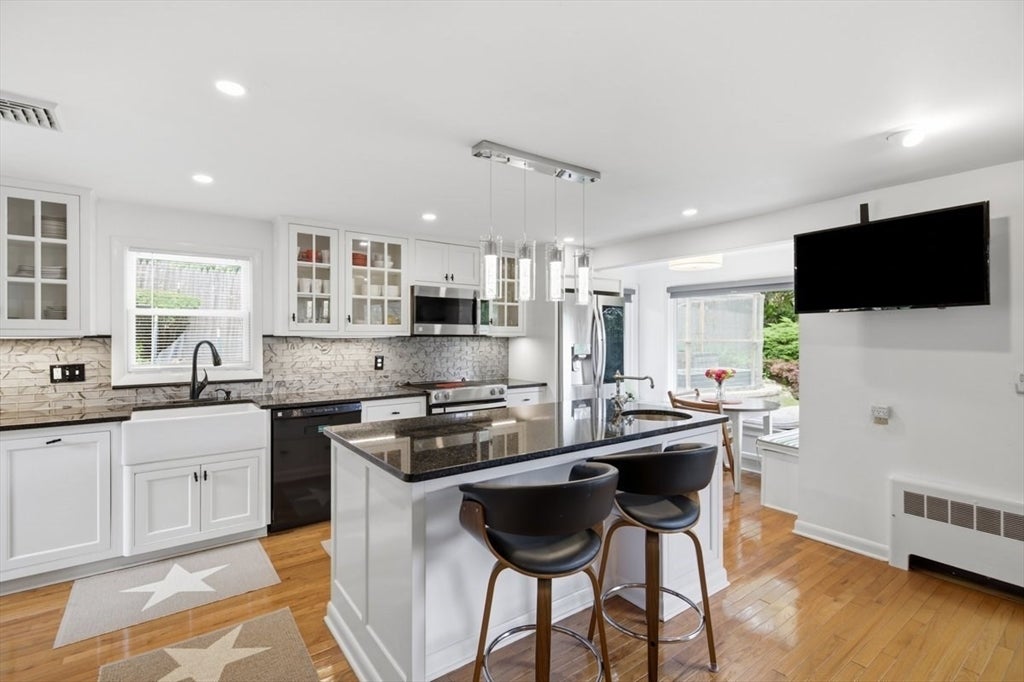 105 Hillside Dr, Barnstable, MA, 105 Hillside Dr, Barnstable, MA Photo #3