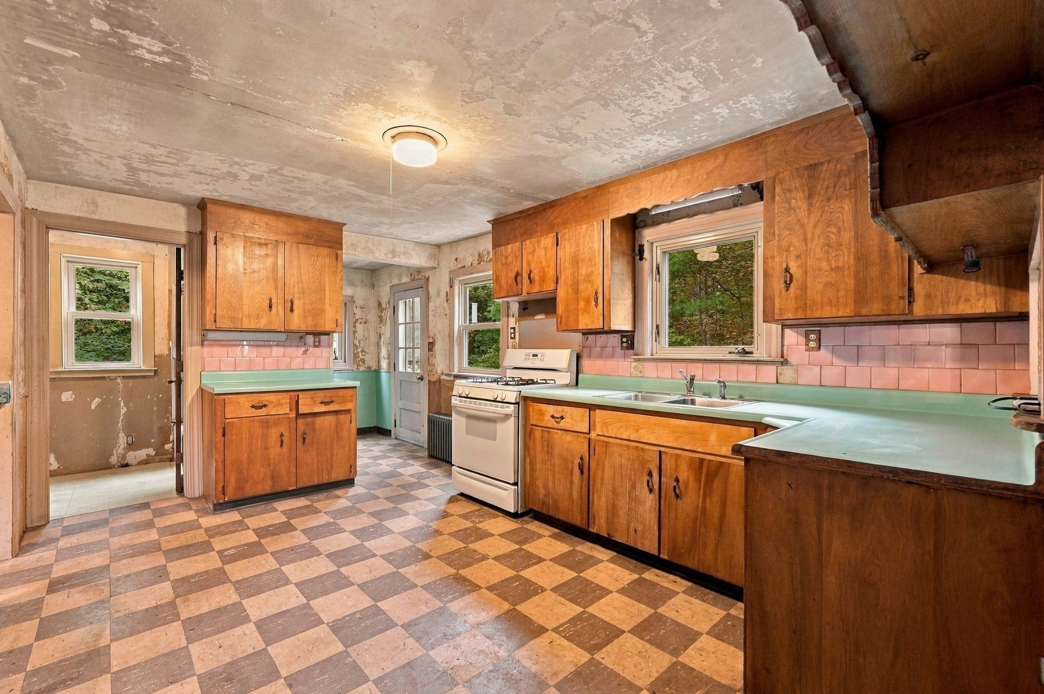 571 State St, Hanson, MA, 571 State St, Hanson, MA Photo #9