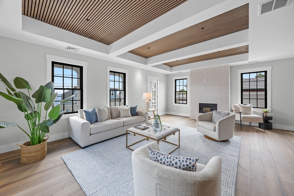 404 Commercial Street 2