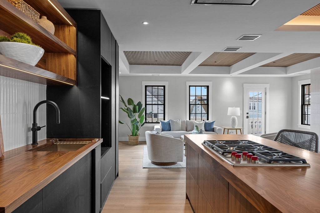 404 Commercial Street 2