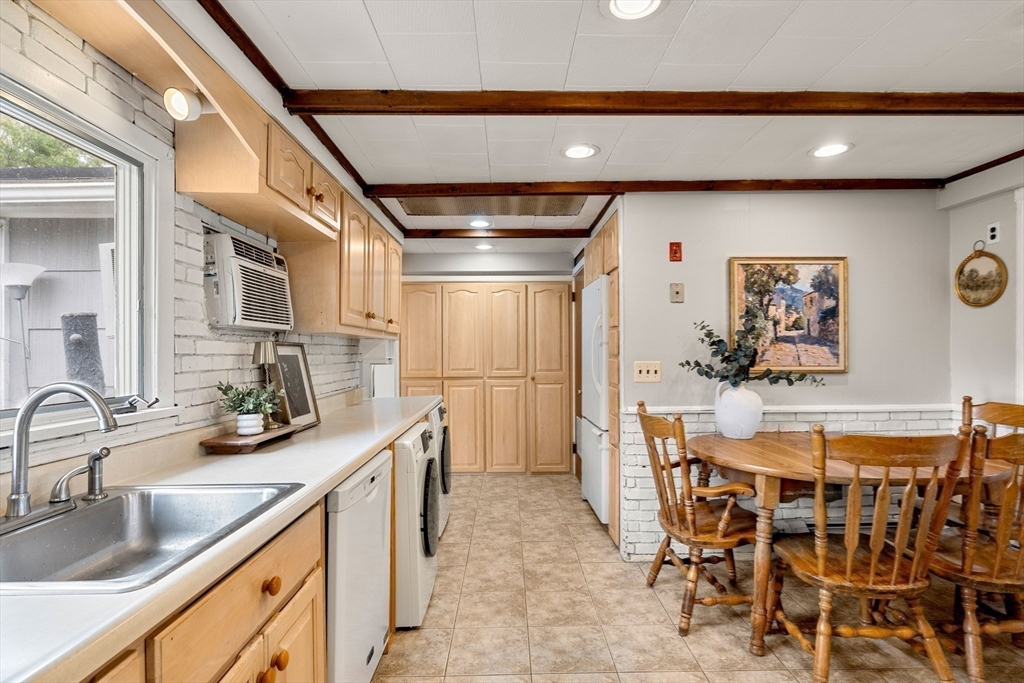 583 Chandler St, Tewksbury, MA Photo #12
