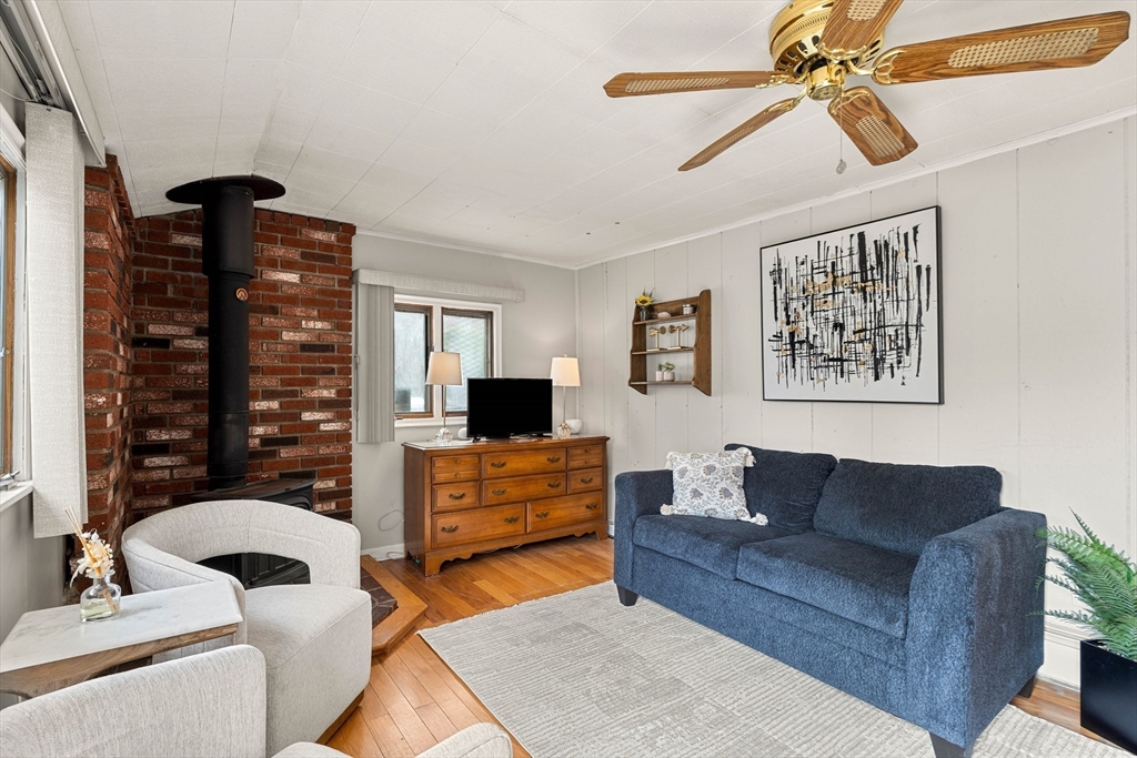 583 Chandler St, Tewksbury, MA Photo #17