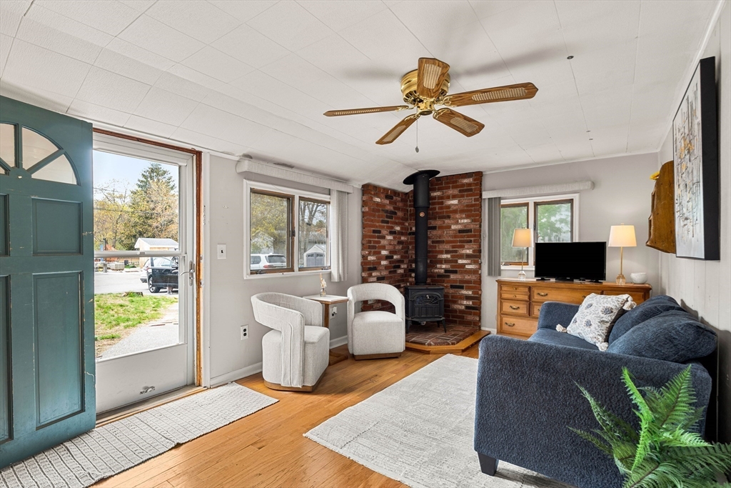 583 Chandler St, Tewksbury, MA Photo #18