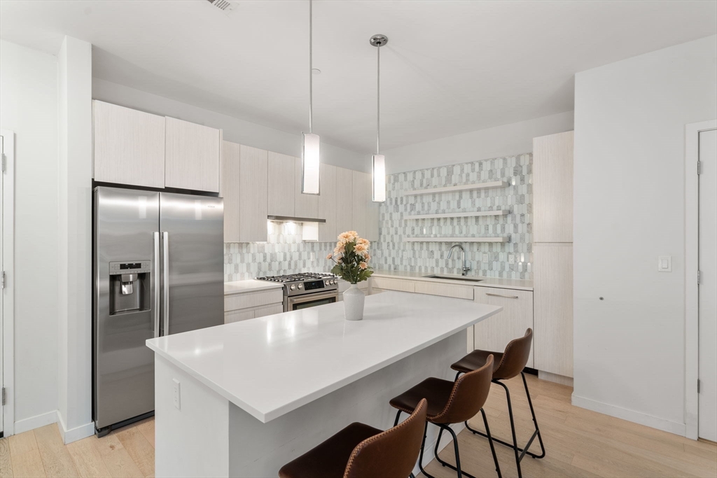 45 W 3rd St 208