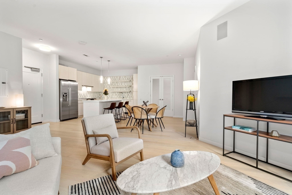 45 W 3rd St 208
