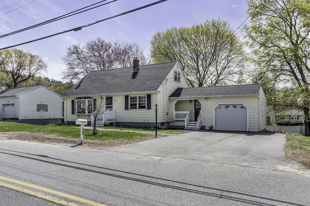 396 Oak St