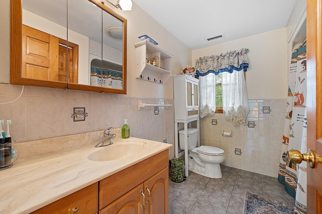 35 Burnap St, Auburn, MA Photo #24