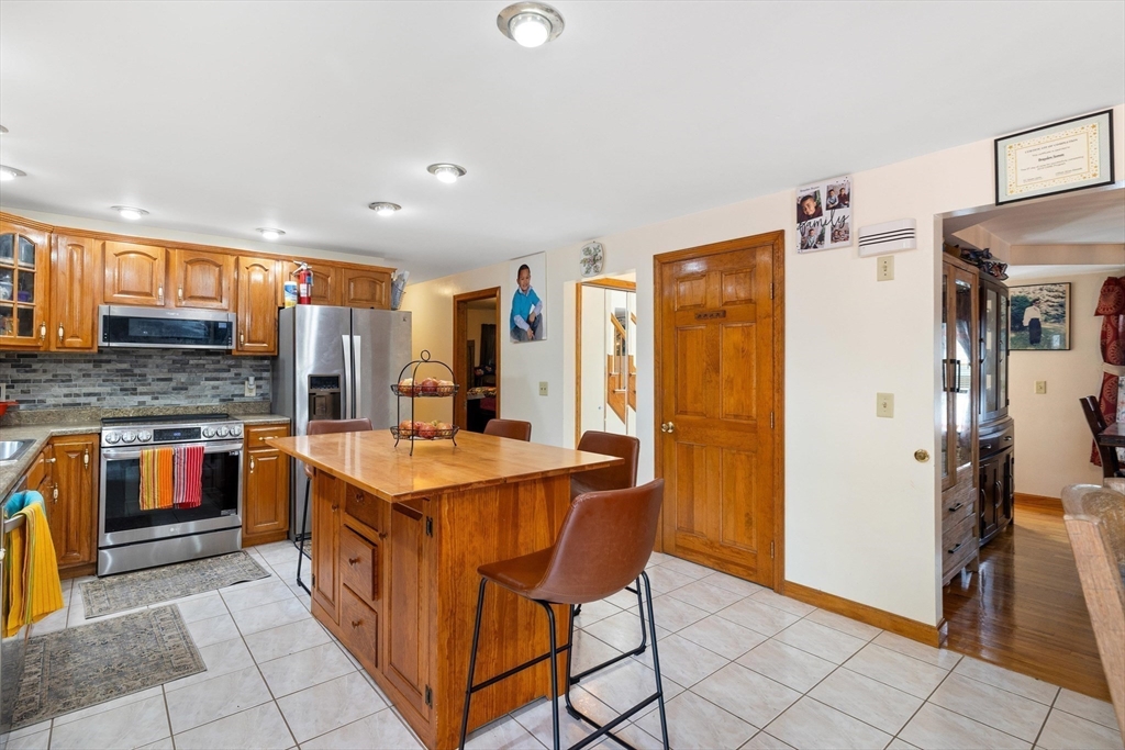 35 Burnap St, Auburn, MA Photo #9