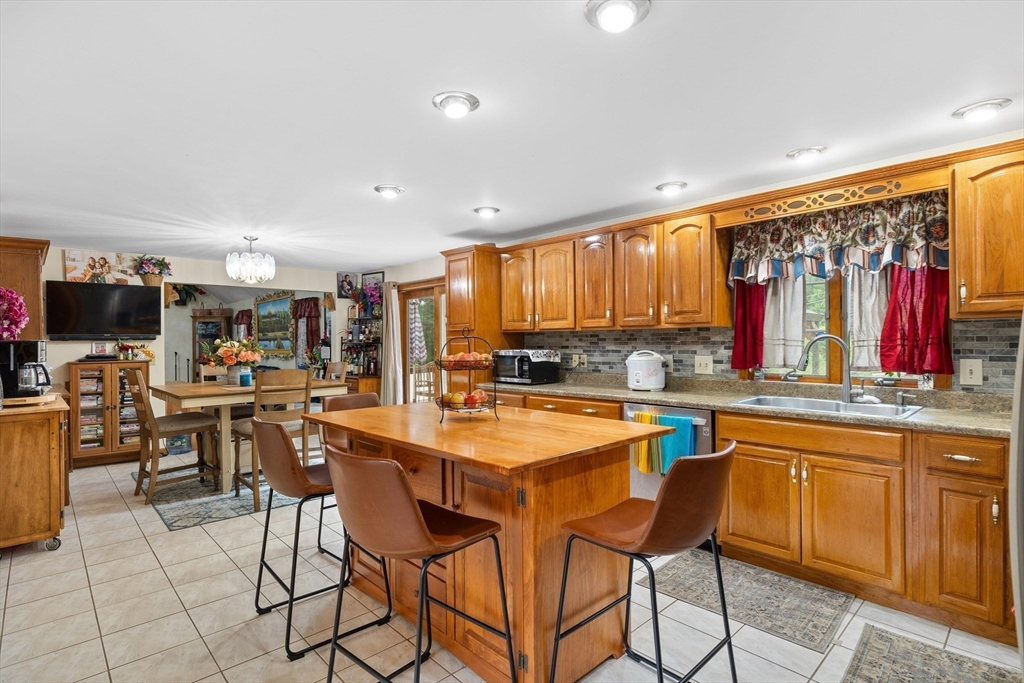 35 Burnap St, Auburn, MA Photo #12