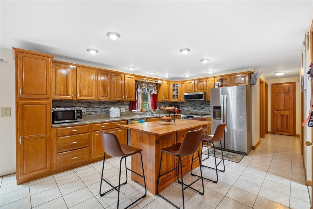 35 Burnap St, Auburn, MA Photo #8