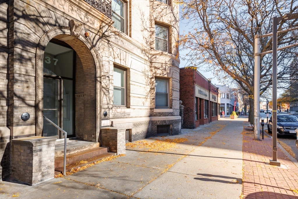 323-337 Washington Street