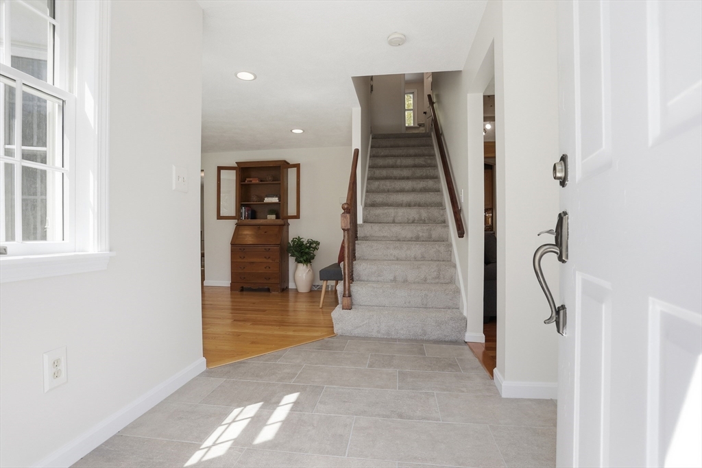 4 Meadowbrook Rd