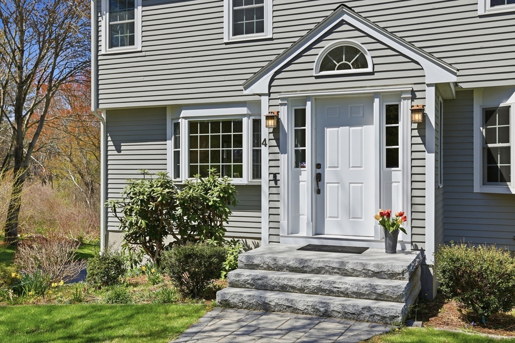4 Meadowbrook Rd