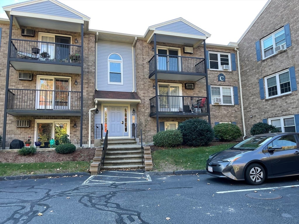 Photo of 610 S Franklin St, Holbrook, MA