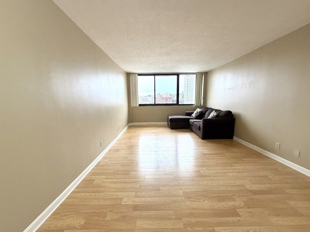 70 Southbridge St 703