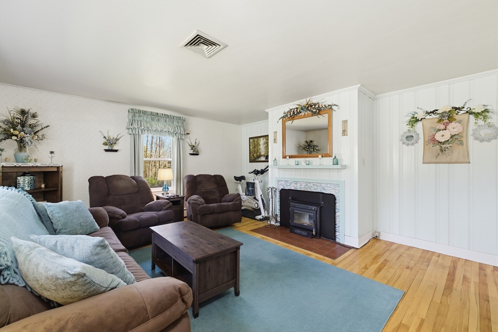 284 N Woodstock Rd, Southbridge, MA, 284 N Woodstock Rd, Southbridge, MA Photo #4