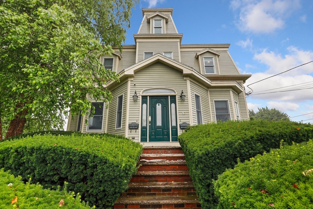 13 Essex St