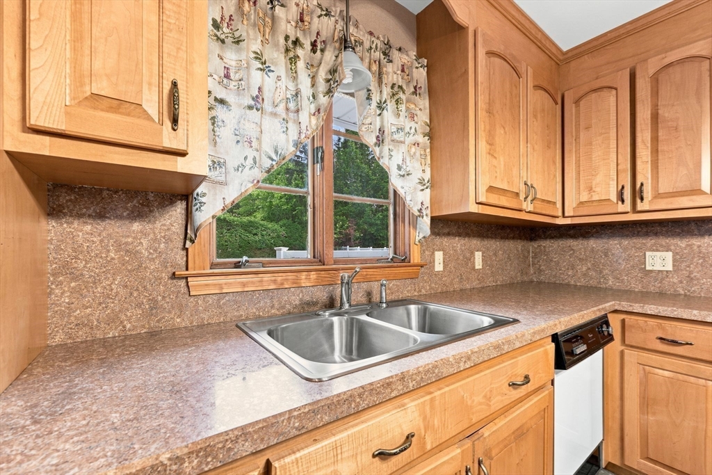 774 Shaker Rd, Longmeadow, MA, 774 Shaker Rd, Longmeadow, MA Photo #4