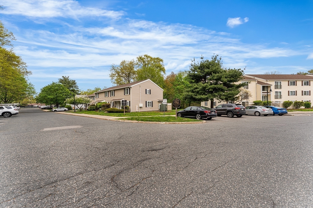42 Village Brook Ln #42, Natick, MA Photo #23