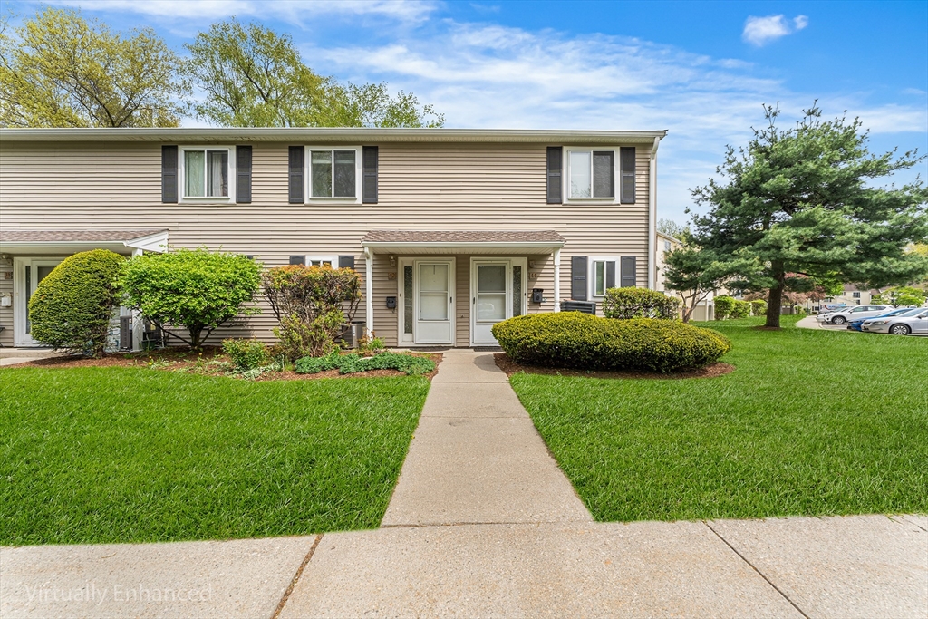 Photo of 42 Village Brook Ln, Natick, MA