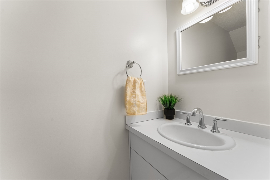 42 Village Brook Ln #42, Natick, MA Photo #17