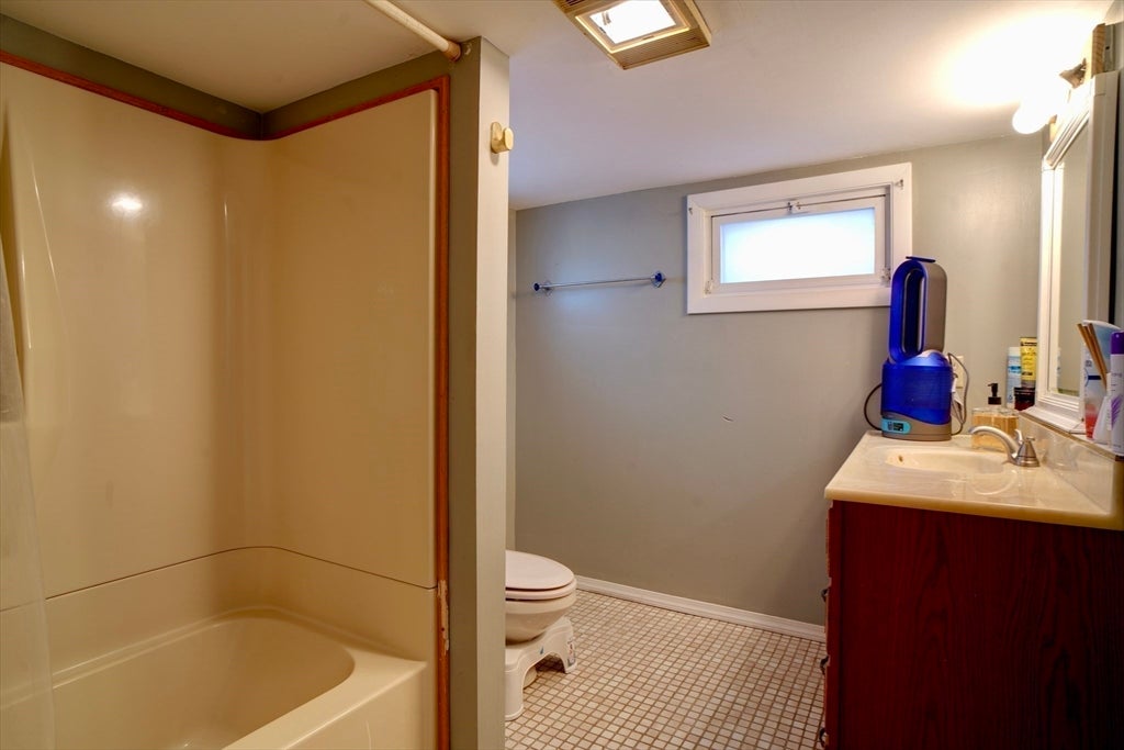 79 Pratt Ave, Lowell, MA, 79 Pratt Ave, Lowell, MA Photo #30