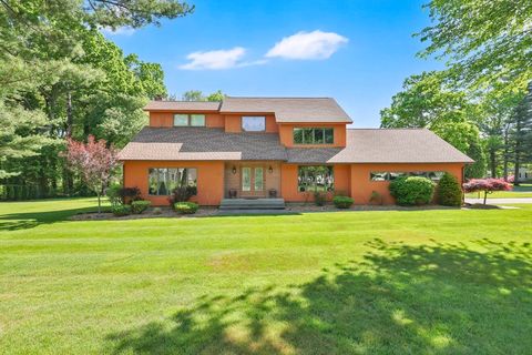Photo of 38 Evergreen Dr, East Longmeadow, MA 01028 (MLS # 73523052)