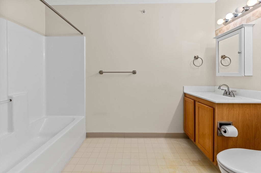 140 Railroad Ave #B403, Norwood, MA, 140 Railroad Ave #B403, Norwood, MA Photo #19