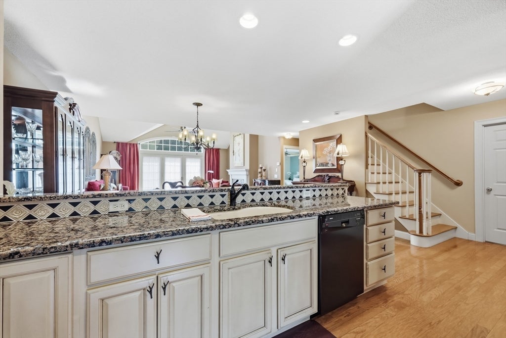 341 Pinehurst Dr #341, East Longmeadow, MA, 341 Pinehurst Dr #341, East Longmeadow, MA Photo #8